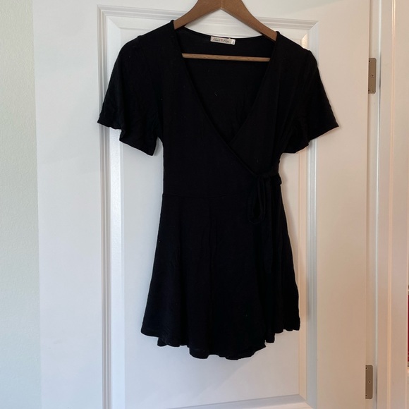 Super comfortable romper! T-shirt material. - Picture 2 of 5